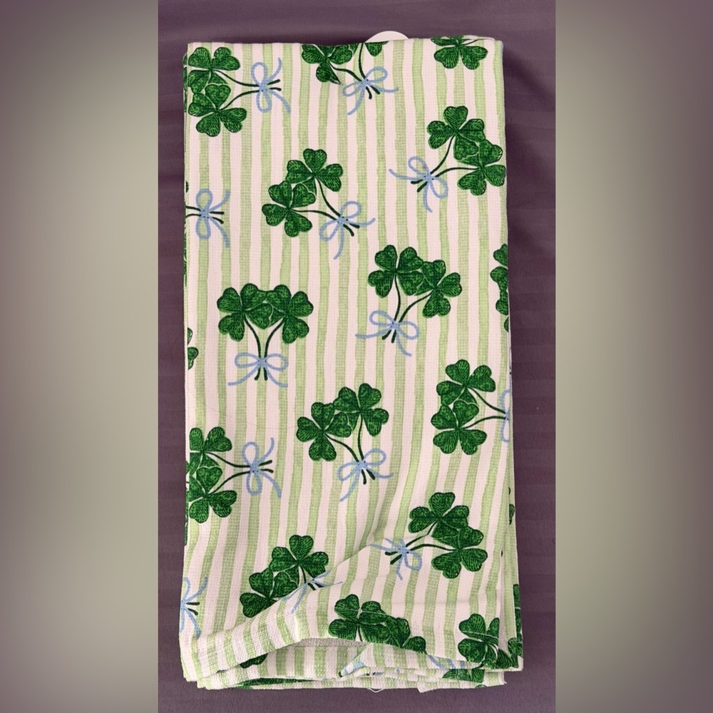✨NWT✨ cupcakes & cashmere: 3 Kitchen Towels - Picture 2 of 5